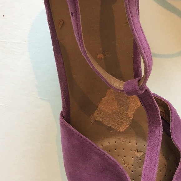 CLARKS Scent Flower(Purple, Blue, Pink) Suede TStrap OpenToe Wedge Sandals US8.5 - Picture 4 of 6